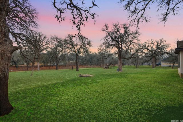 117 Crescent Rdg, Adkins, TX 78101