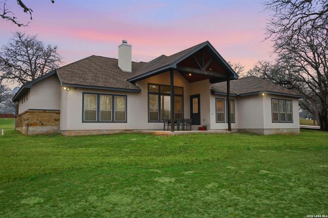 117 Crescent Rdg, Adkins, TX 78101