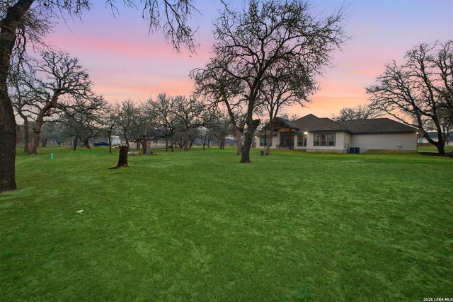 117 Crescent Rdg, Adkins, TX 78101