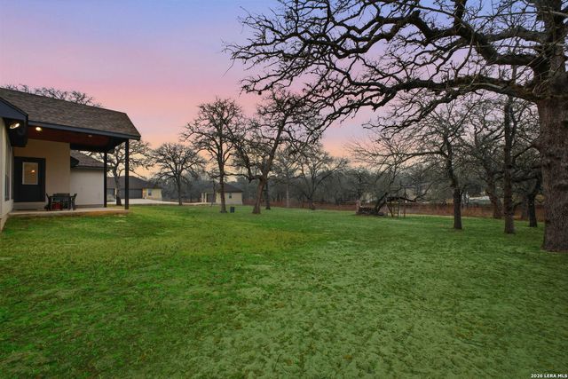 117 Crescent Rdg, Adkins, TX 78101