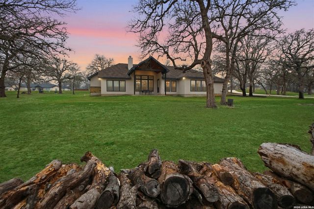 117 Crescent Rdg, Adkins, TX 78101