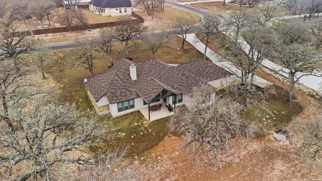 117 Crescent Rdg, Adkins, TX 78101