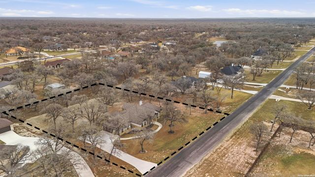 117 Crescent Rdg, Adkins, TX 78101