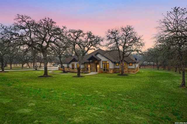 117 Crescent Rdg, Adkins, TX 78101