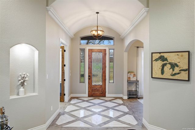 117 Crescent Rdg, Adkins, TX 78101