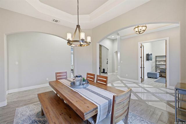 117 Crescent Rdg, Adkins, TX 78101