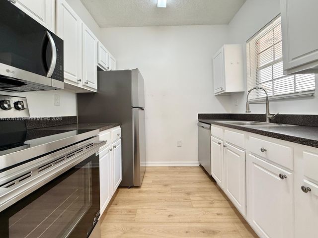 2151 NW 96th Ter 15G, Pembroke Pines, FL 33024