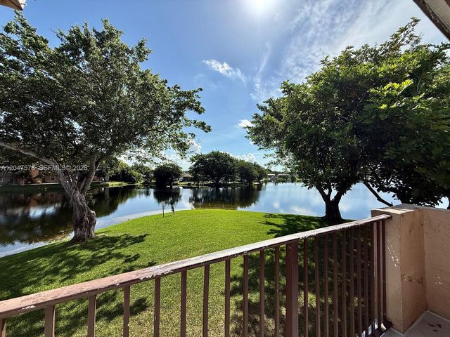 2151 NW 96th Ter 15G, Pembroke Pines, FL 33024