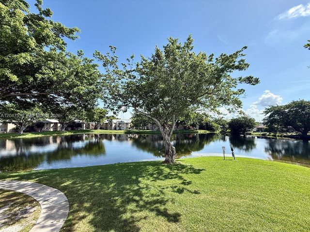 2151 NW 96th Ter 15G, Pembroke Pines, FL 33024