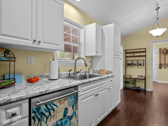 803 Wood Creek Drive, Hubert, NC 28539