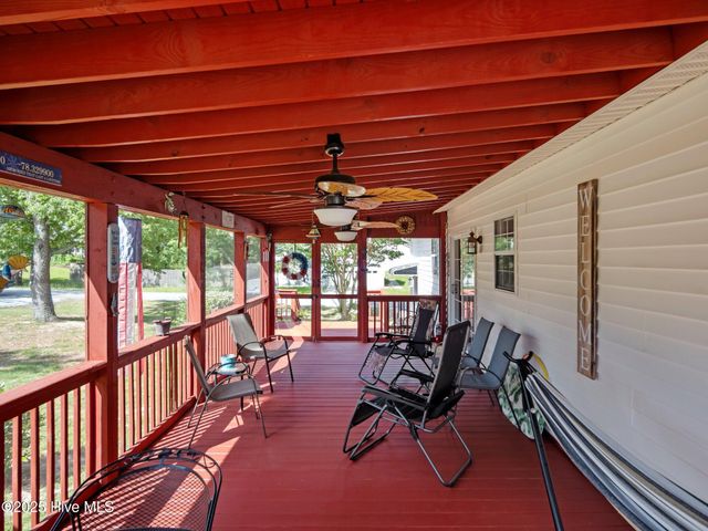 803 Wood Creek Drive, Hubert, NC 28539