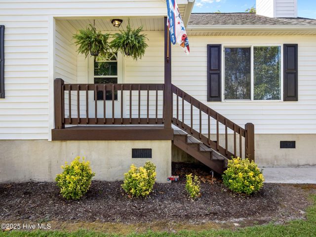 803 Wood Creek Drive, Hubert, NC 28539