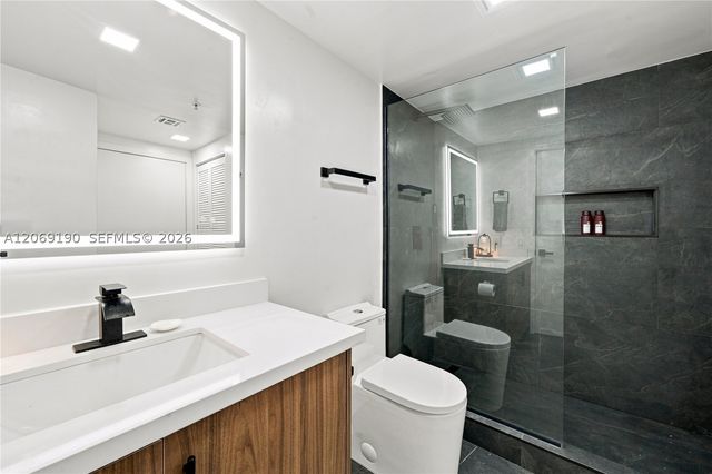 1750 N Bayshore Dr 1912, Miami, FL 33132