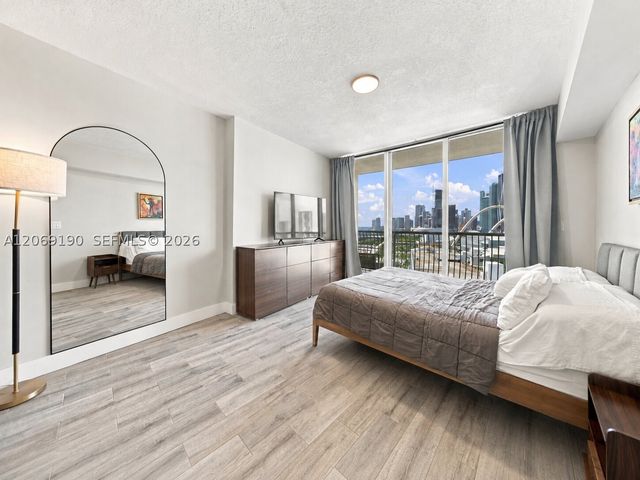 1750 N Bayshore Dr 1912, Miami, FL 33132