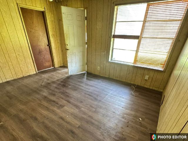 1304 N Wood Street, Cleburne, TX 76033