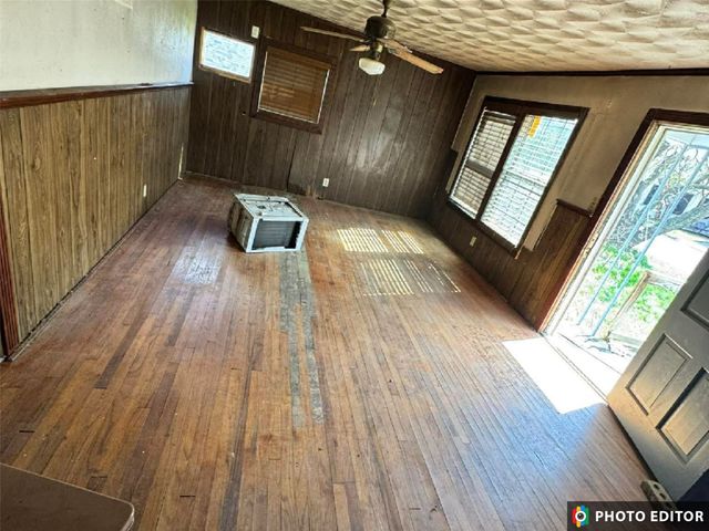 1304 N Wood Street, Cleburne, TX 76033