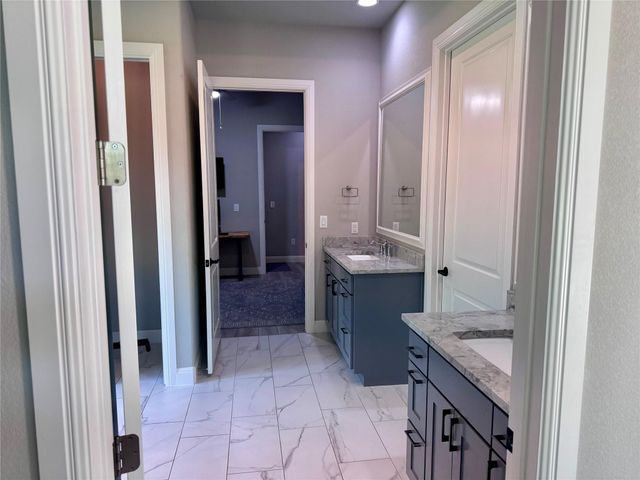 209 Oak Hill DR, Liberty Hill, TX 78642