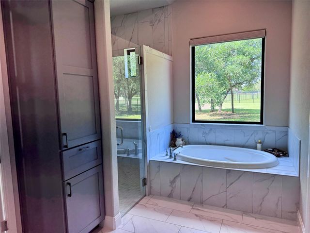 209 Oak Hill DR, Liberty Hill, TX 78642