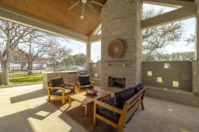 209 Oak Hill DR, Liberty Hill, TX 78642