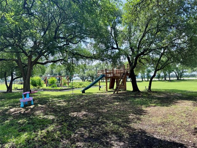209 Oak Hill DR, Liberty Hill, TX 78642