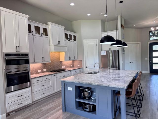 209 Oak Hill DR, Liberty Hill, TX 78642