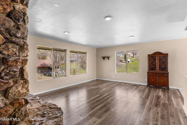 29960 Greenwater Drive, Tehachapi, CA 93561