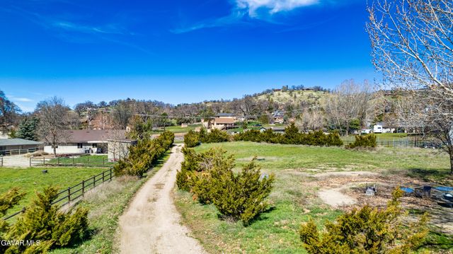 29960 Greenwater Drive, Tehachapi, CA 93561
