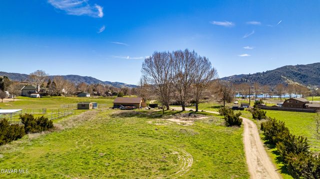 29960 Greenwater Drive, Tehachapi, CA 93561