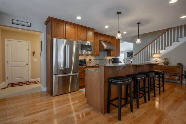 9 Pilgrim Circle, Nashua, NH 03063