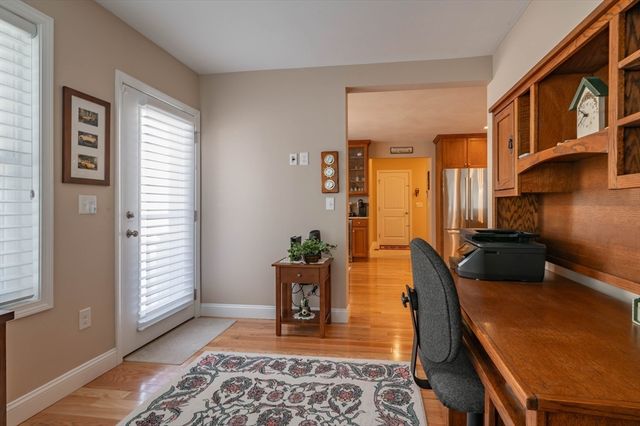 9 Pilgrim Circle, Nashua, NH 03063