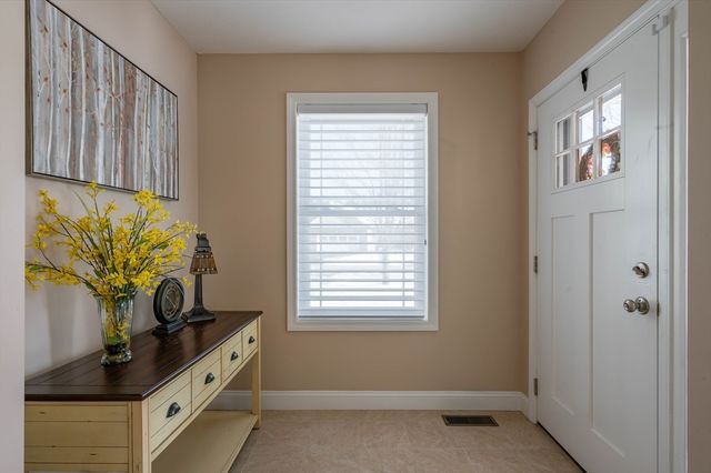 9 Pilgrim Circle, Nashua, NH 03063