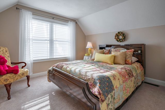 9 Pilgrim Circle, Nashua, NH 03063