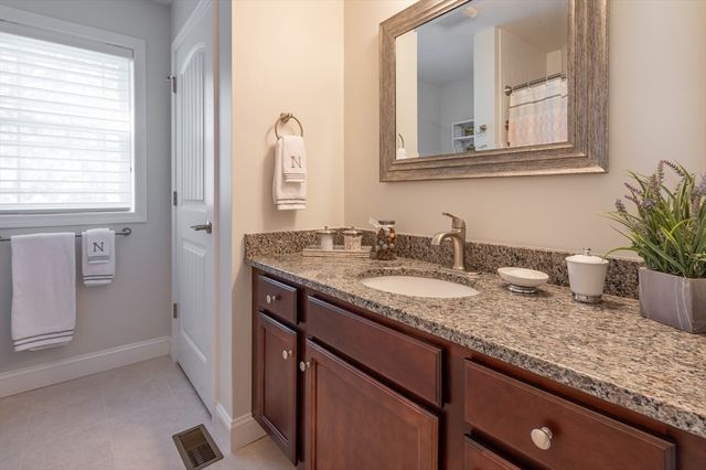 9 Pilgrim Circle, Nashua, NH 03063