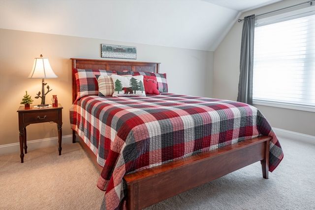 9 Pilgrim Circle, Nashua, NH 03063