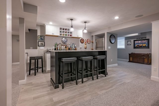 9 Pilgrim Circle, Nashua, NH 03063