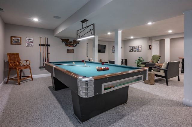 9 Pilgrim Circle, Nashua, NH 03063