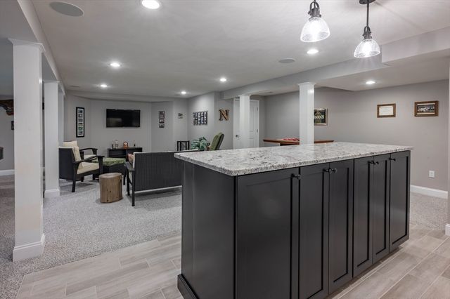 9 Pilgrim Circle, Nashua, NH 03063