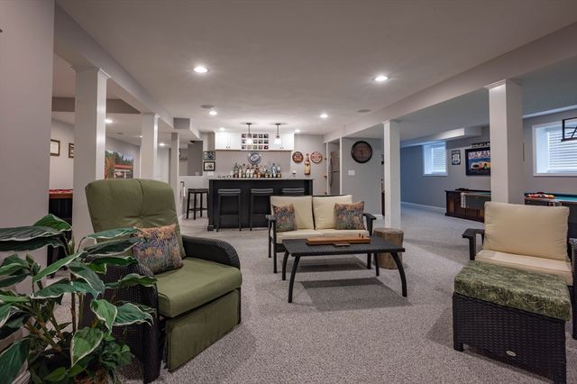 9 Pilgrim Circle, Nashua, NH 03063