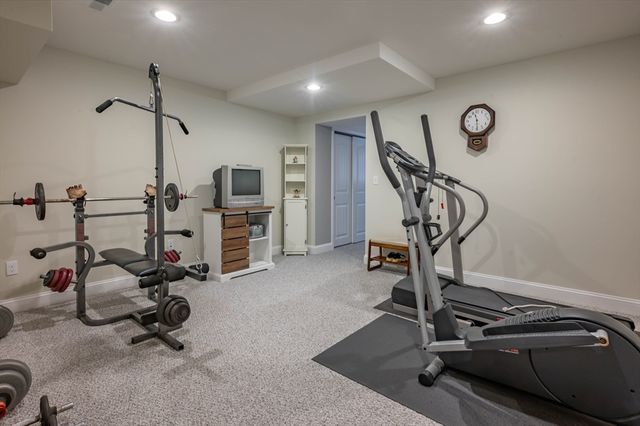 9 Pilgrim Circle, Nashua, NH 03063