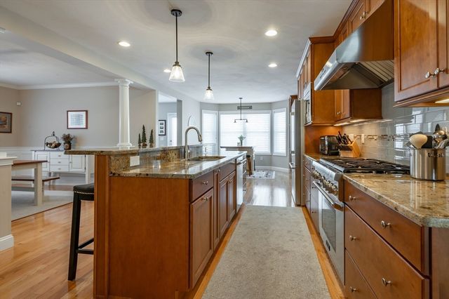 9 Pilgrim Circle, Nashua, NH 03063