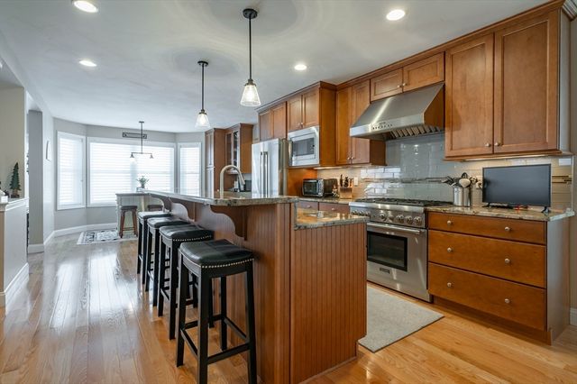 9 Pilgrim Circle, Nashua, NH 03063