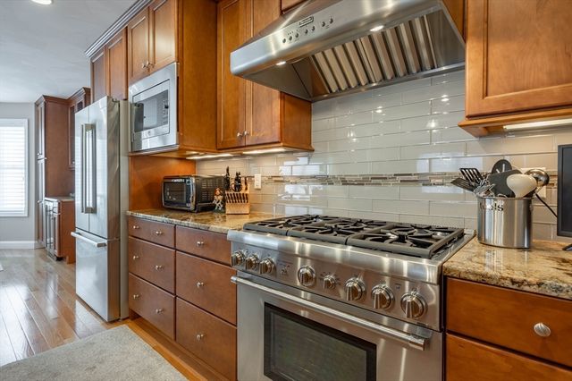 9 Pilgrim Circle, Nashua, NH 03063