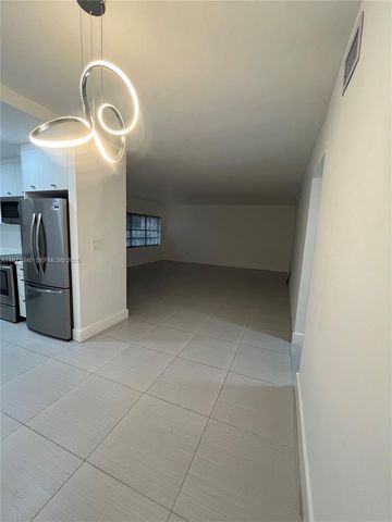 11855 NE 19th Dr 20, North Miami, FL 33181