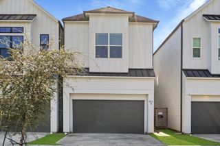 812 E 37th Street B, Houston, TX 77022