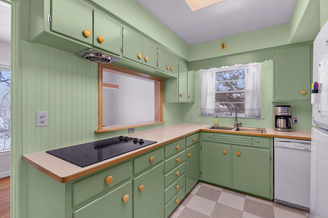 2400 Crest Drive, Kalamazoo City, MI 49008