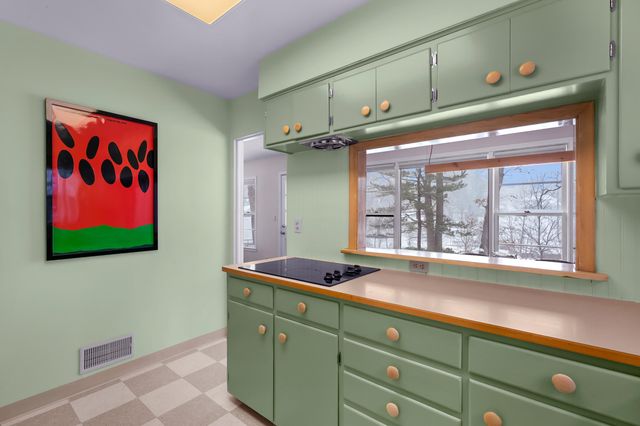 2400 Crest Drive, Kalamazoo City, MI 49008