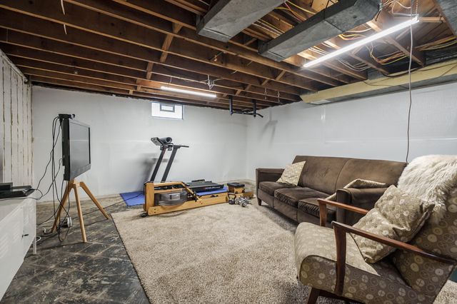 2400 Crest Drive, Kalamazoo City, MI 49008