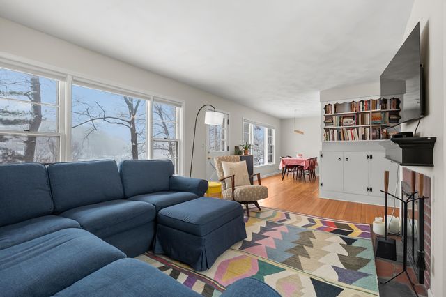 2400 Crest Drive, Kalamazoo City, MI 49008