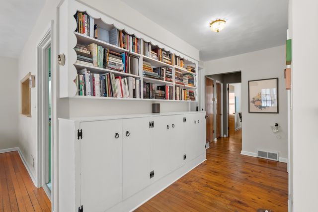 2400 Crest Drive, Kalamazoo City, MI 49008