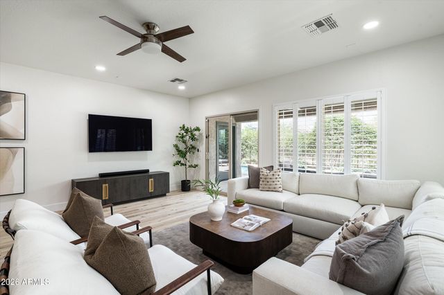 3756 E MATTHEW Drive, Phoenix, AZ 85050